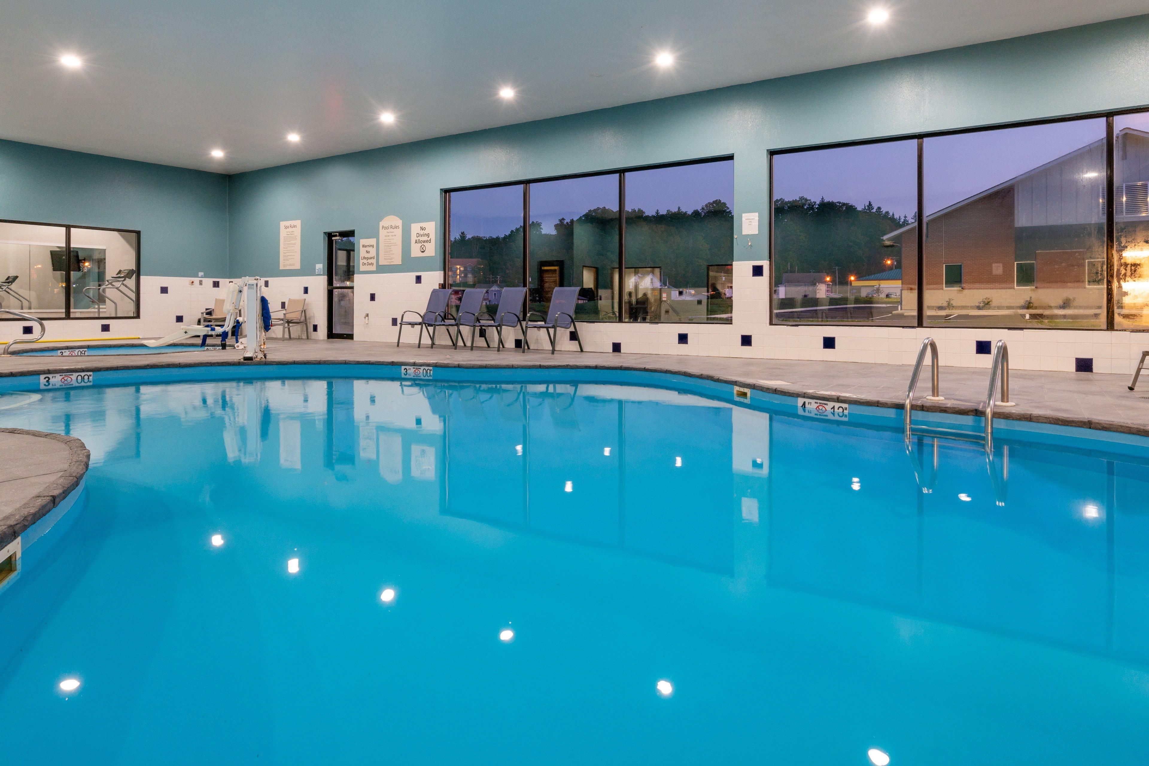 Holiday Inn Express Hotel & Suites Elkins By Ihg Екстериор снимка