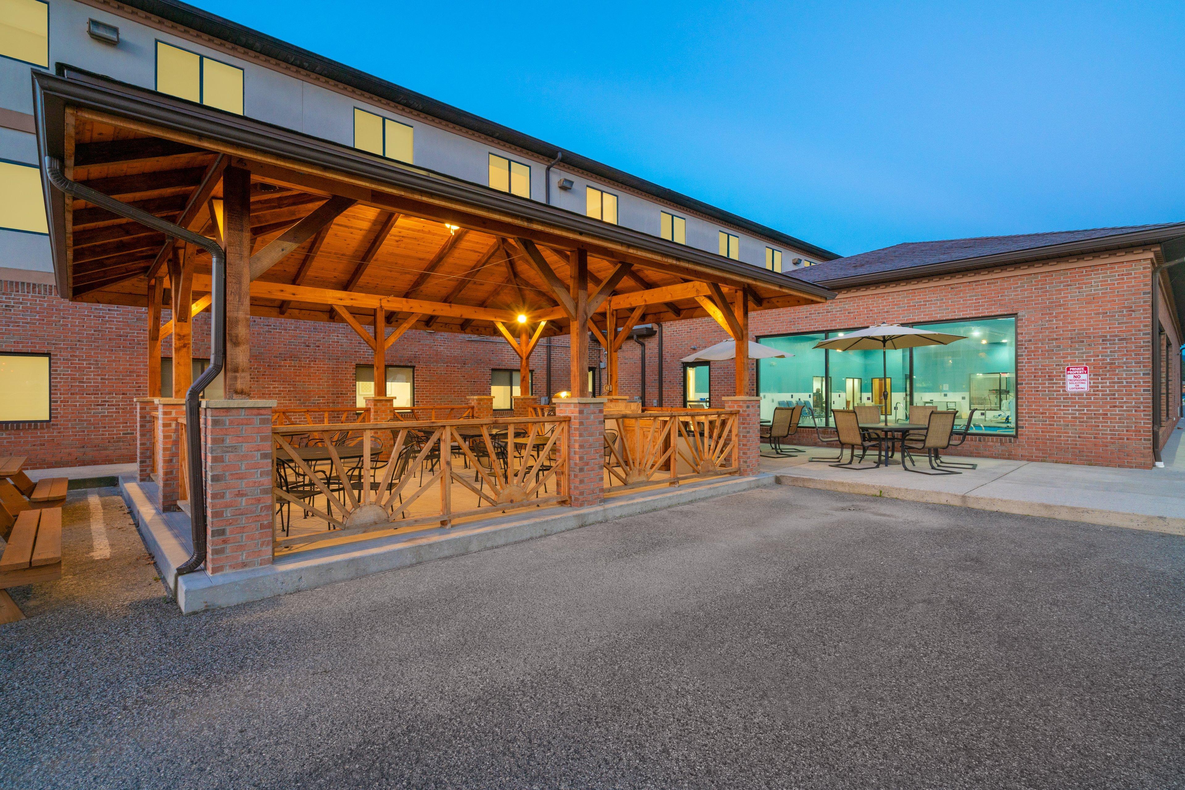 Holiday Inn Express Hotel & Suites Elkins By Ihg Екстериор снимка