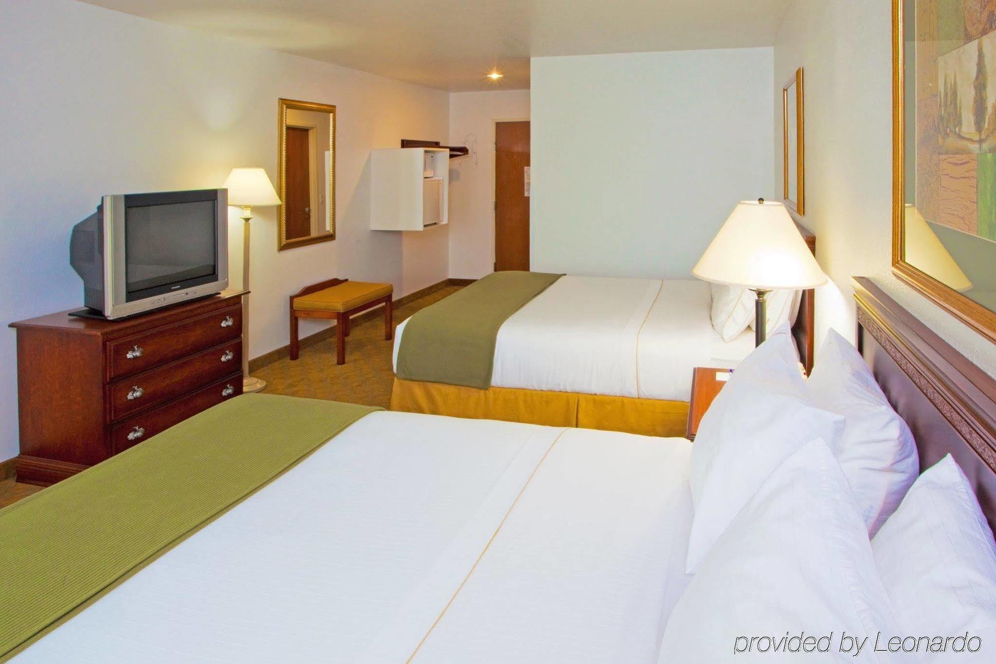 Holiday Inn Express Hotel & Suites Elkins By Ihg Стая снимка